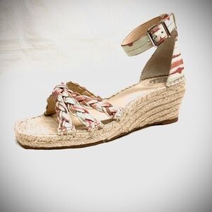 NWOT Vince Camuto Jadeya Pink & White Espadrilles